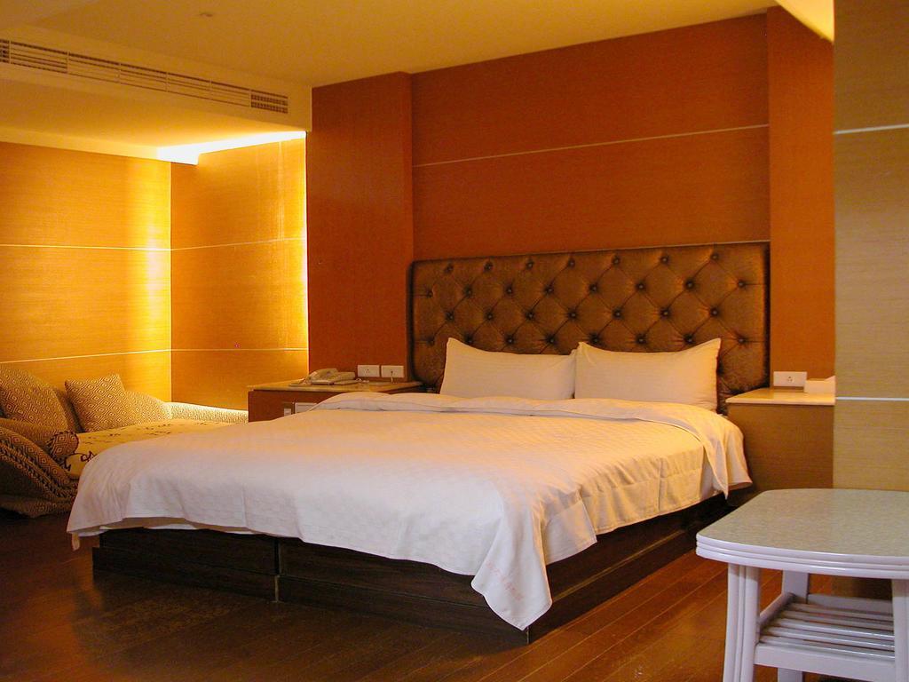 Zaw Jung Business Hotel Тайчжун Екстер'єр фото