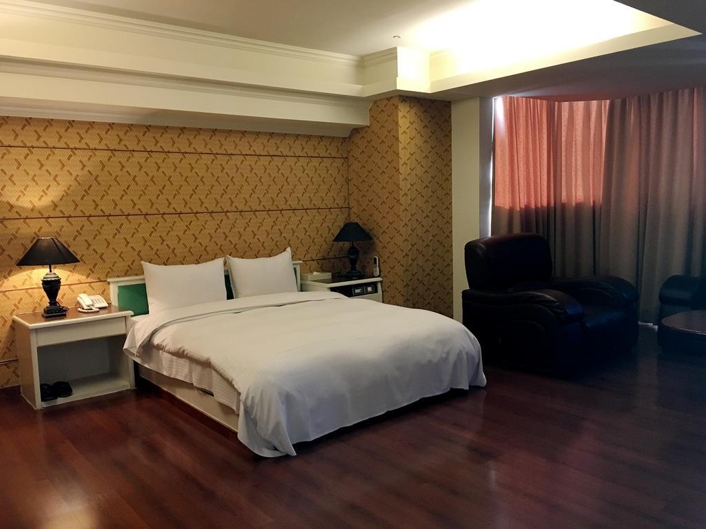 Zaw Jung Business Hotel Тайчжун Екстер'єр фото
