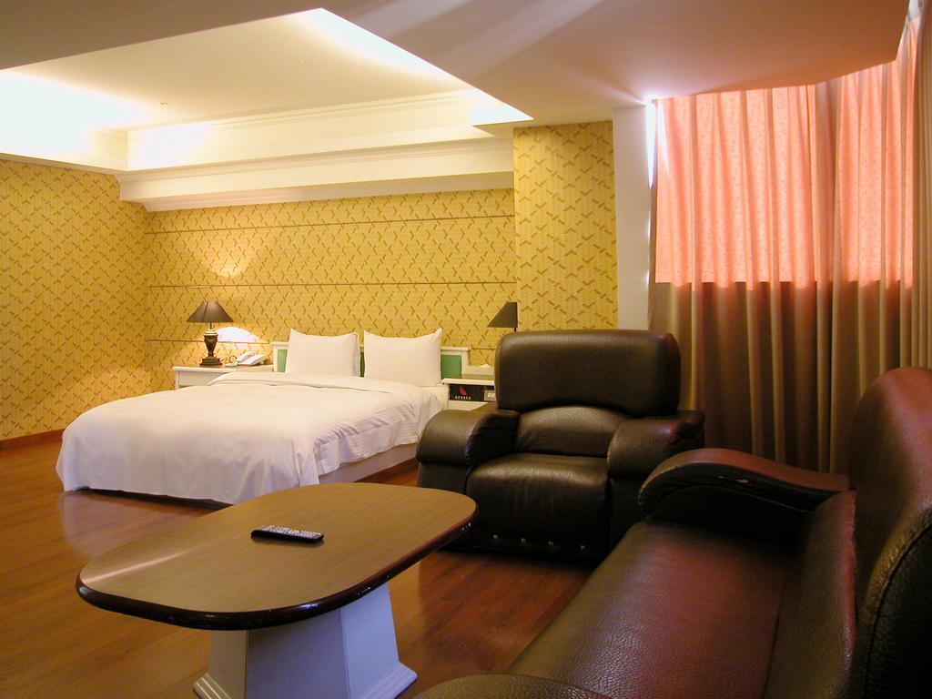 Zaw Jung Business Hotel Тайчжун Екстер'єр фото