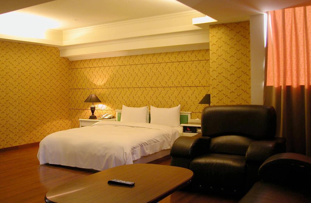 Zaw Jung Business Hotel Тайчжун Екстер'єр фото