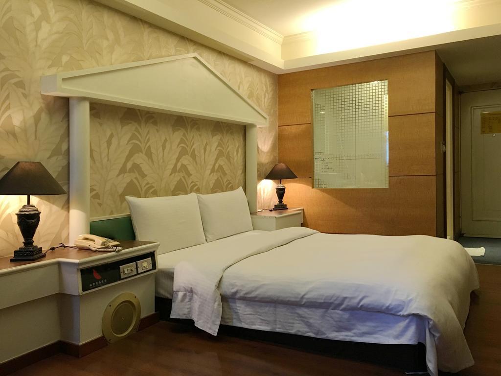 Zaw Jung Business Hotel Тайчжун Екстер'єр фото